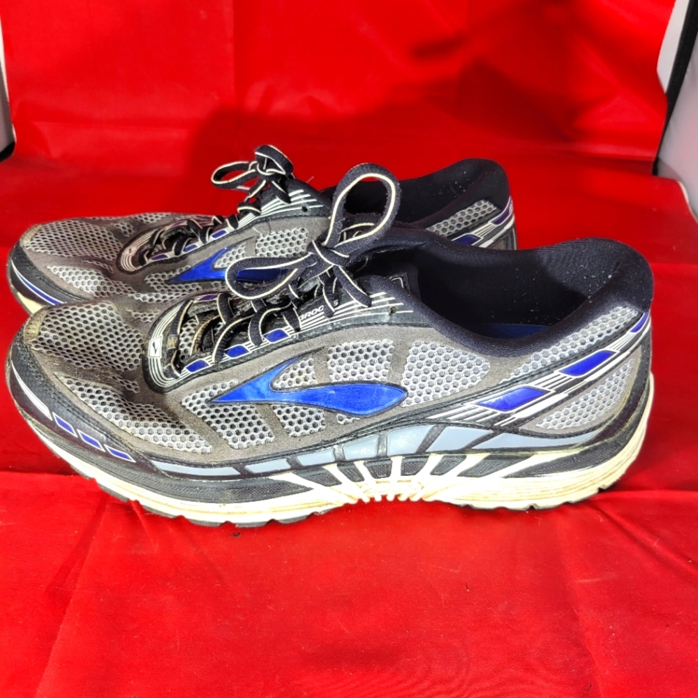 Brooks Dyad 8 Running Athletic Sneakers Shoes Women's Size 11